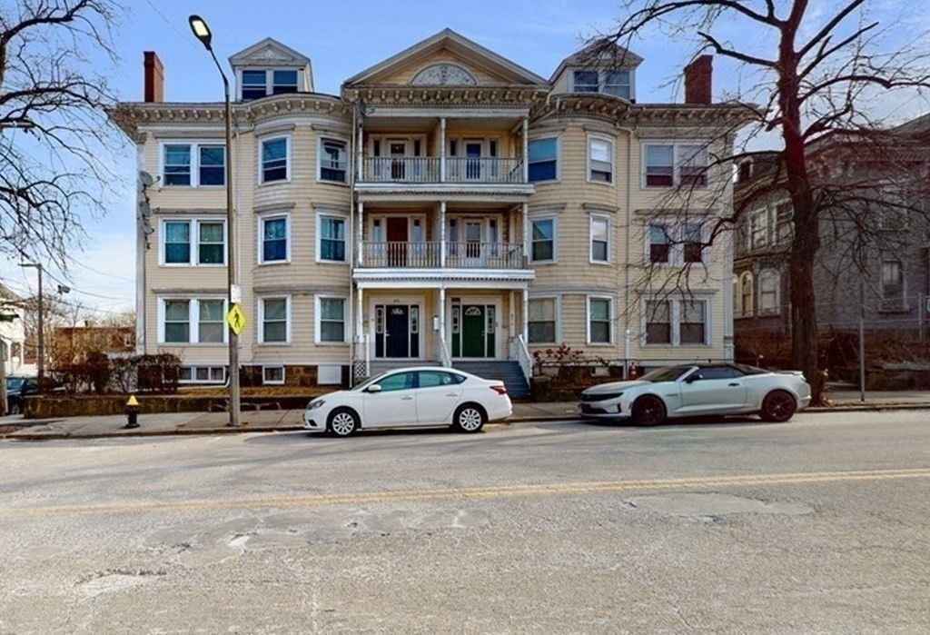 470 Warren St - Photo 1
