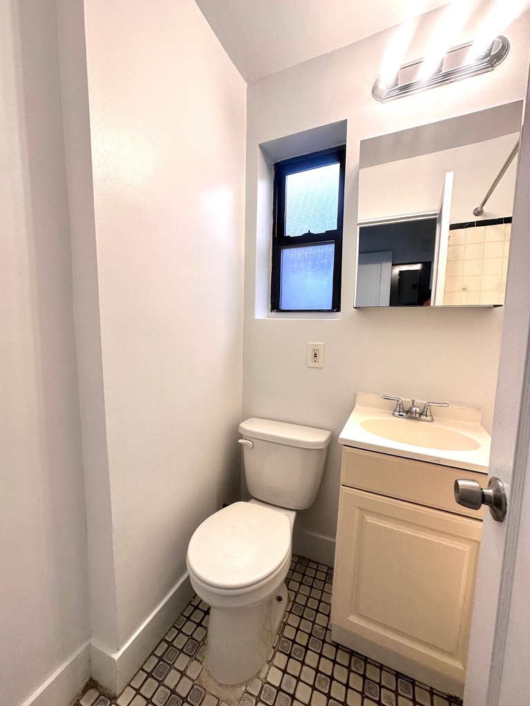 348 East 62nd Street - Photo 3