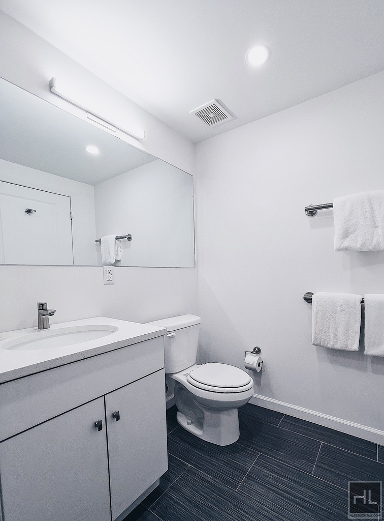 W 53rd Street - Photo 3
