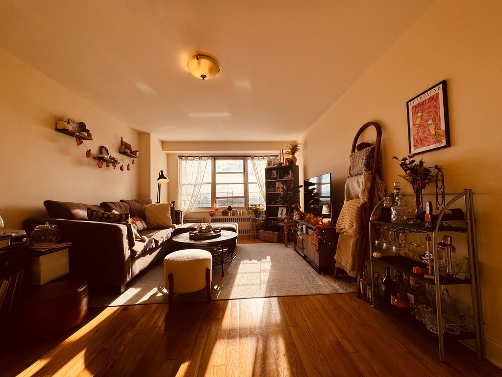 83rd Avenue - Photo 3