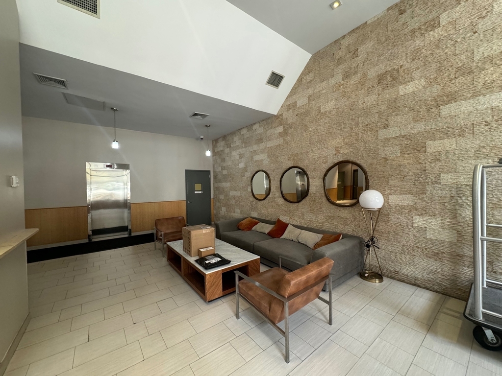 83rd Avenue - Photo 11