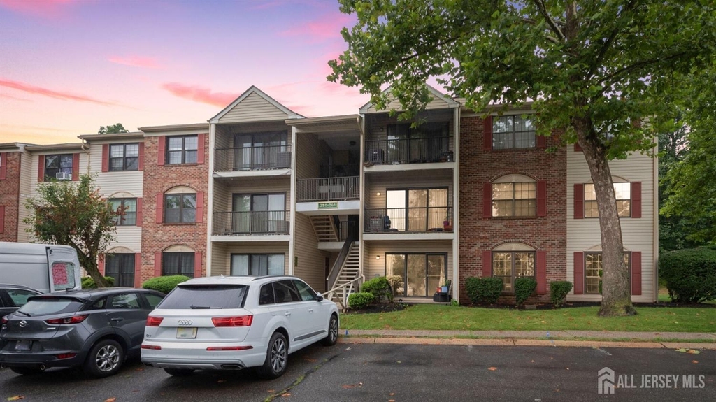 260 Hampshire Court - Photo 1