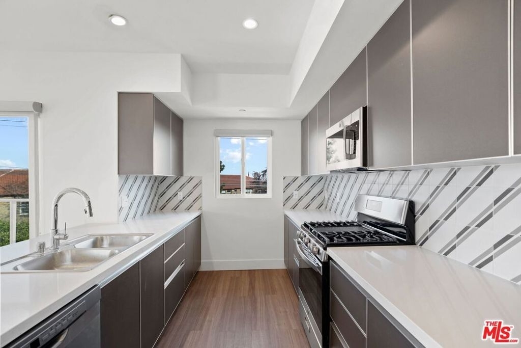 11821 Texas Avenue - Photo 2