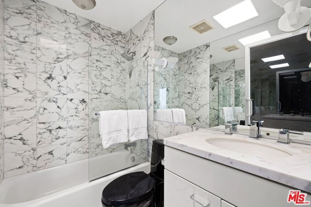 2260 Sunset Plaza Drive - Photo 24