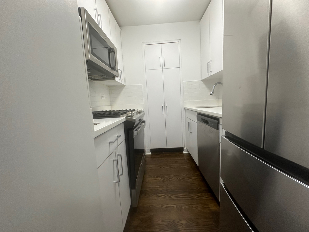 405 East 56th Street - Photo 7