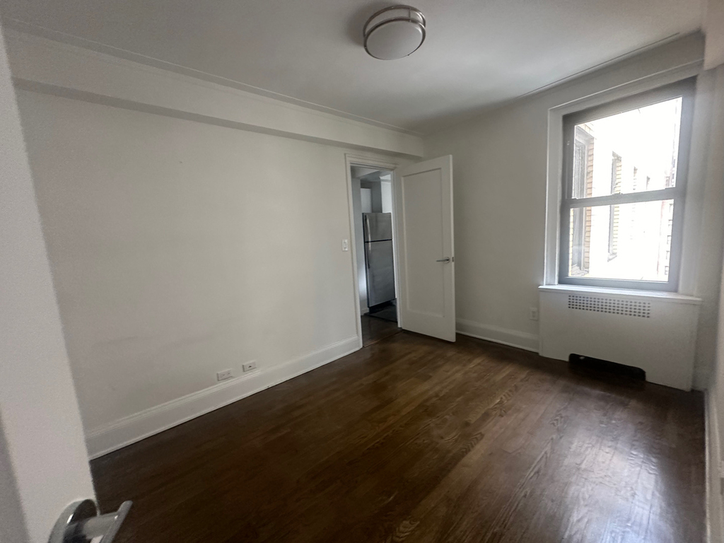 137 East 38th Street - Photo 13