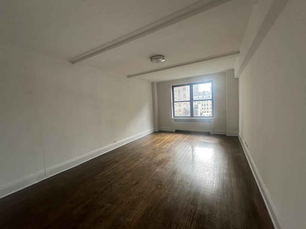 137 East 38th Street - Photo 7