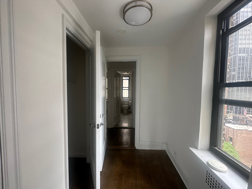 137 East 38th Street - Photo 9