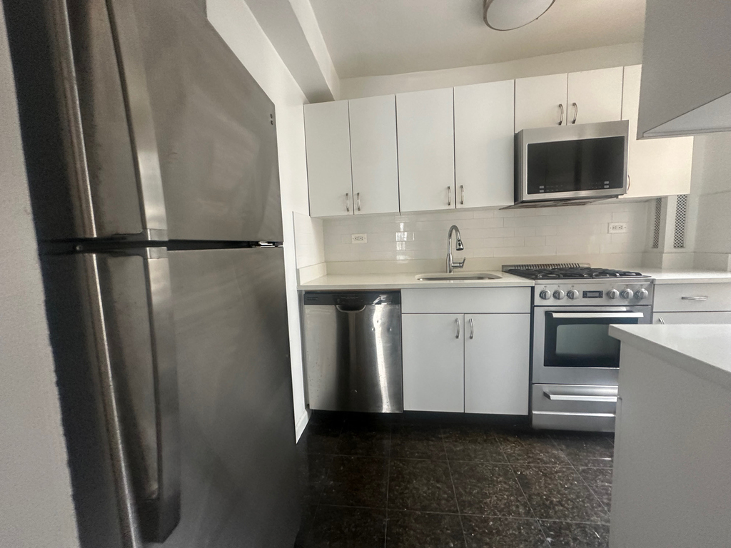 137 East 38th Street - Photo 16