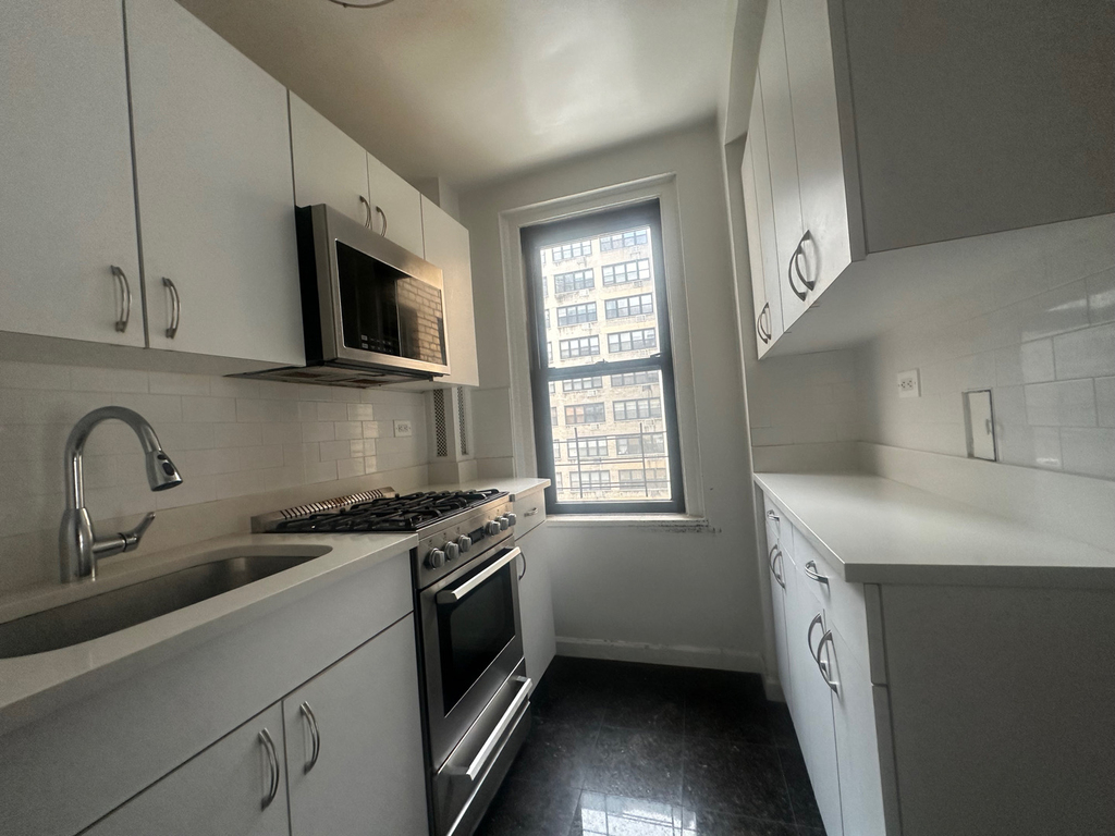 137 East 38th Street - Photo 15