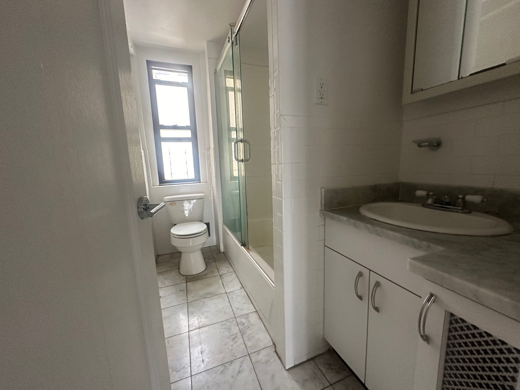 137 East 38th Street - Photo 17