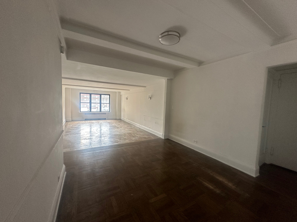 137 East 38th Street - Photo 3