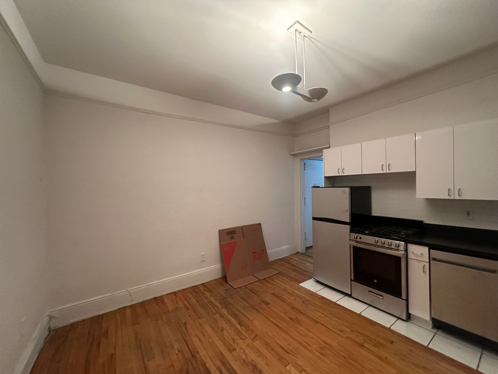 985 Lexington Avenue - Photo 2