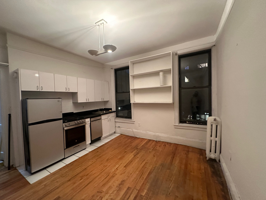 985 Lexington Avenue - Photo 0