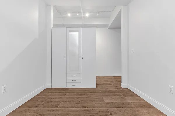 255 West 36th Street - Photo 7