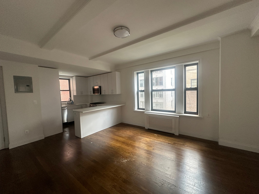 178 East 70th Street - Photo 1