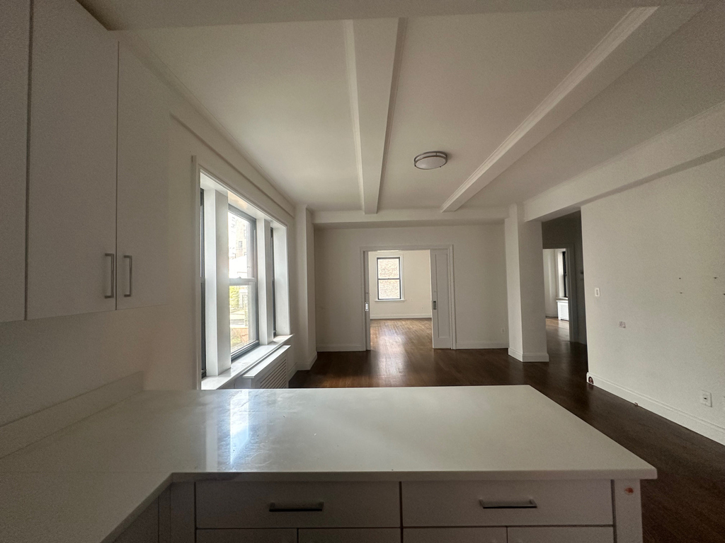 178 East 70th Street - Photo 5