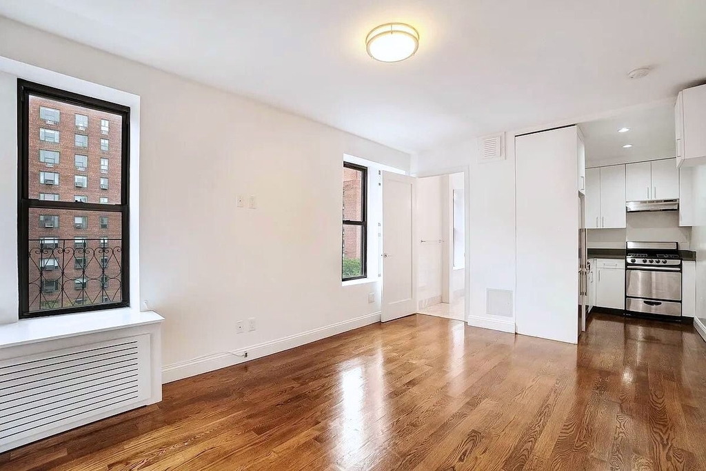 East 14th St (Bet Ave A &B) - Photo 0