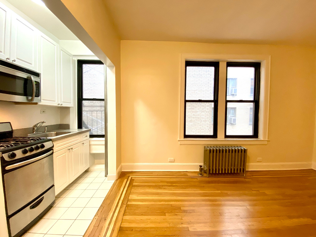 W10th & Bleecker St - Photo 6