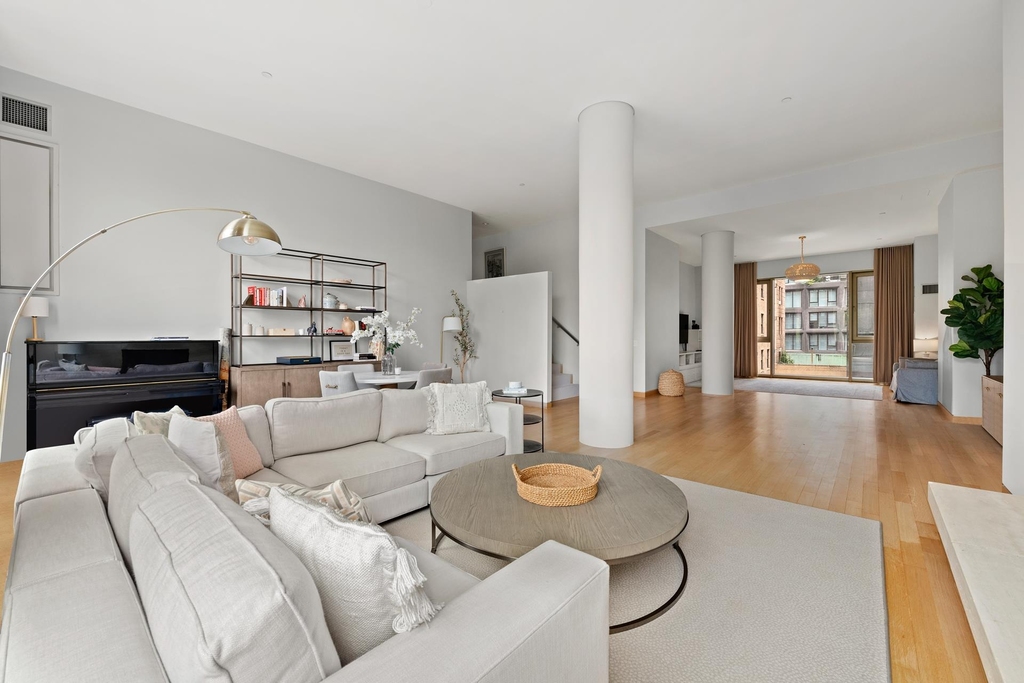 50 Gramercy Park N - Photo 1