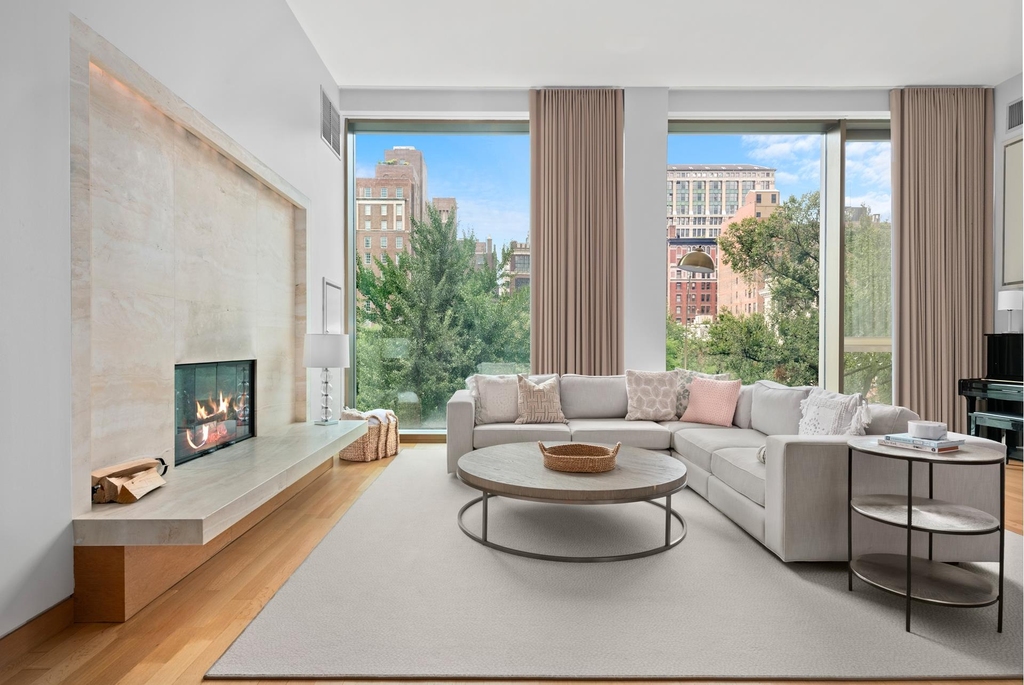 50 Gramercy Park N - Photo 0