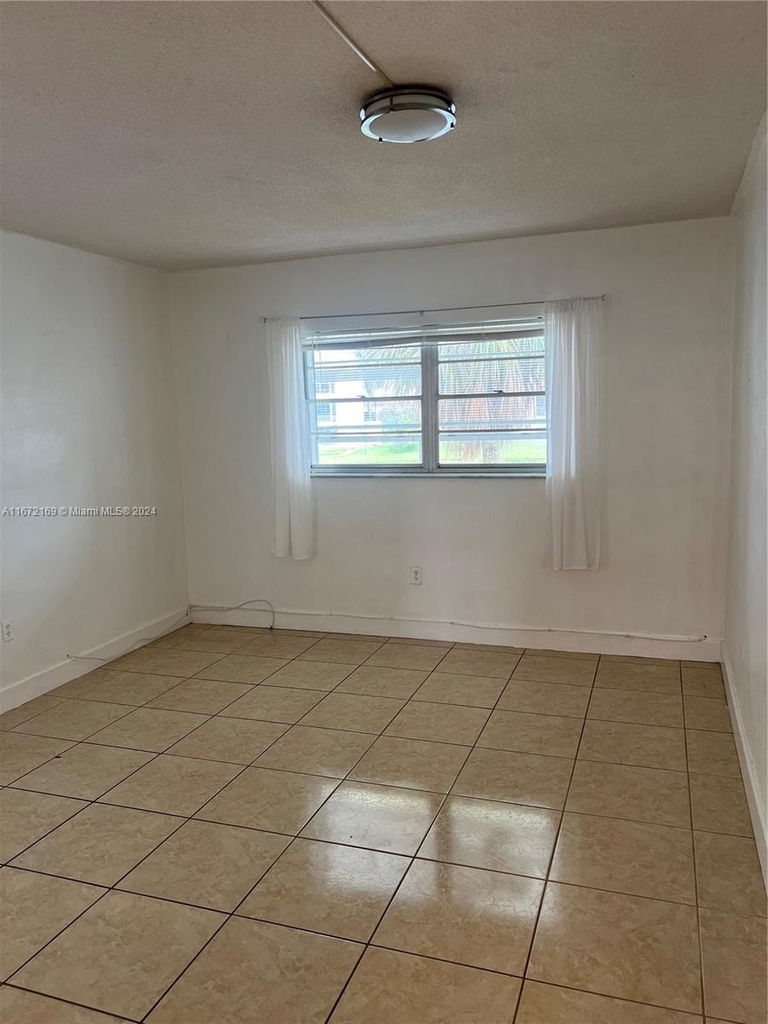 2825 Ne 201st Ter - Photo 12