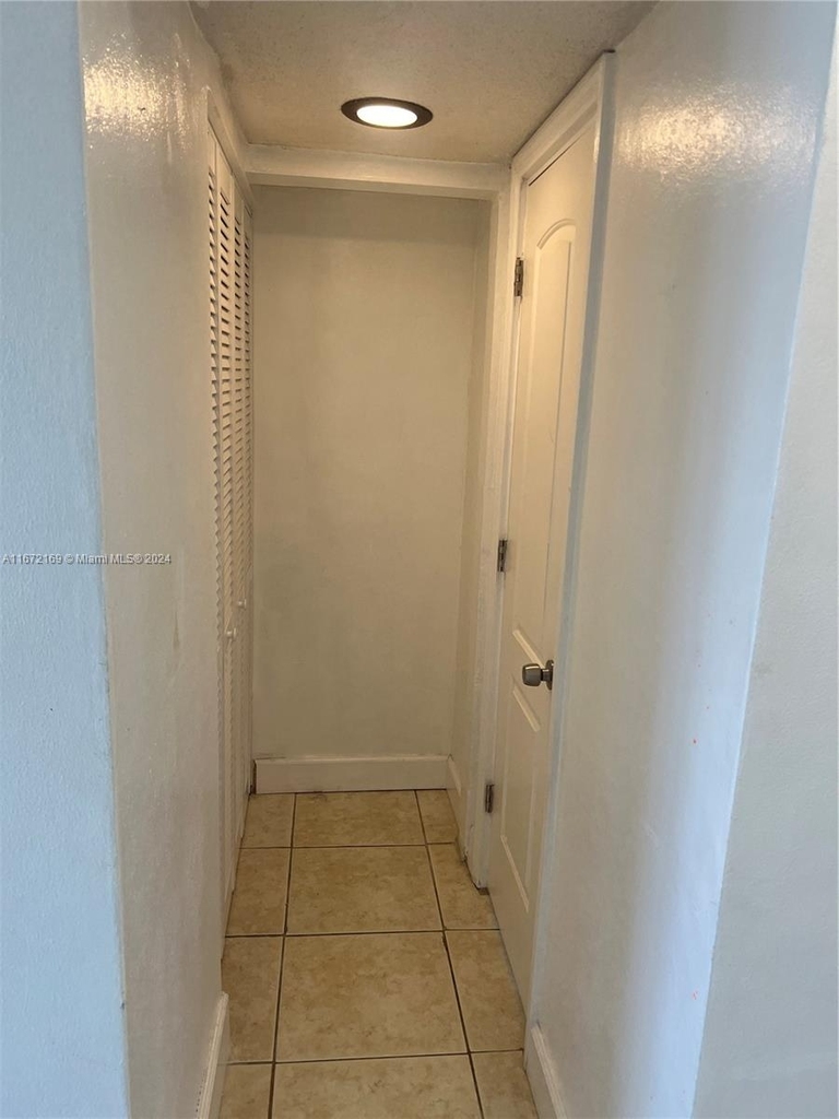2825 Ne 201st Ter - Photo 4