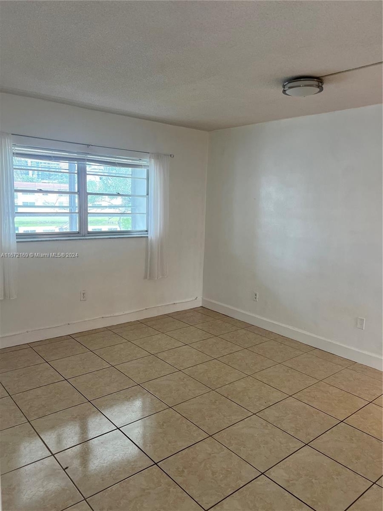 2825 Ne 201st Ter - Photo 11