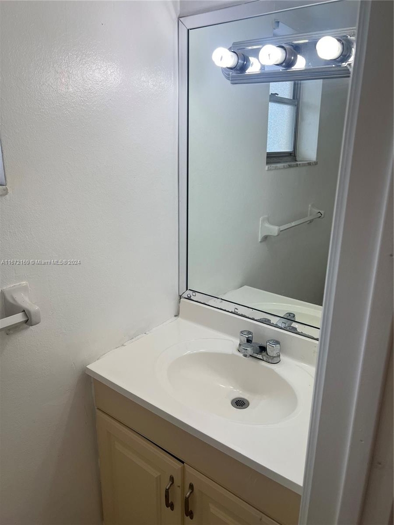 2825 Ne 201st Ter - Photo 6