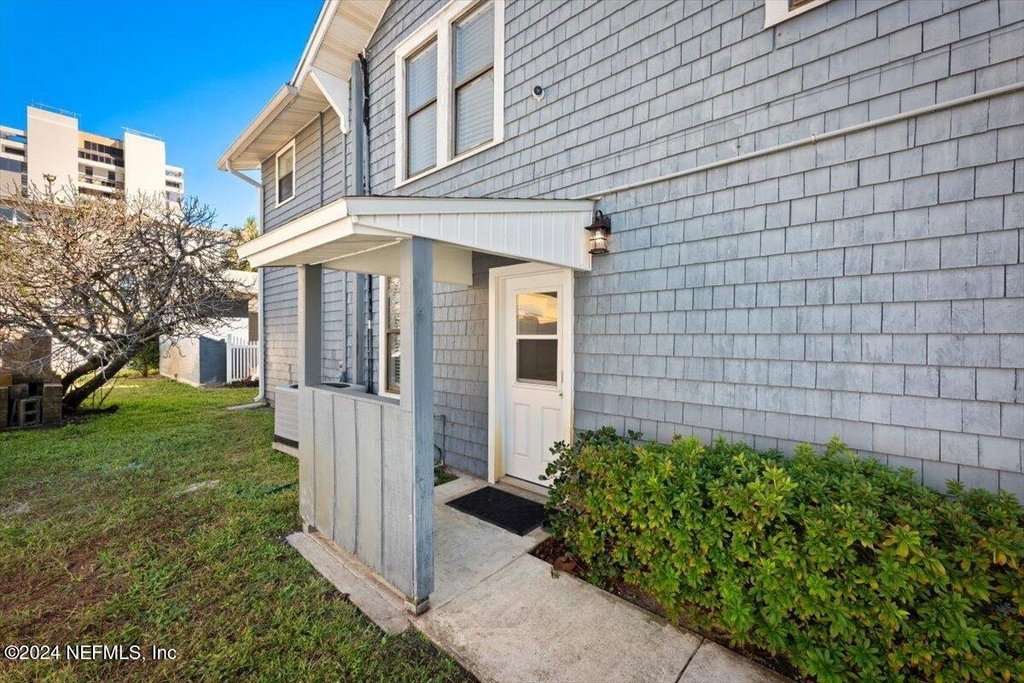 1205 2nd Street S - Photo 0