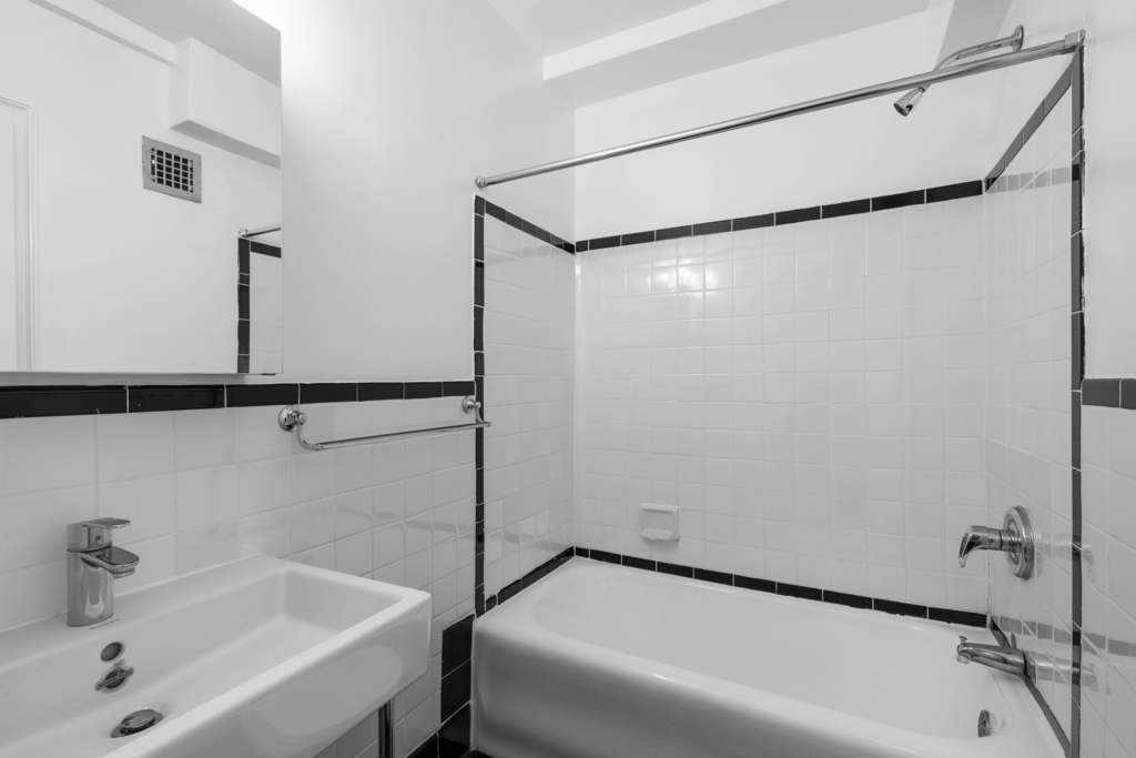 LOW FEE Second Avenue Studio - Photo 2