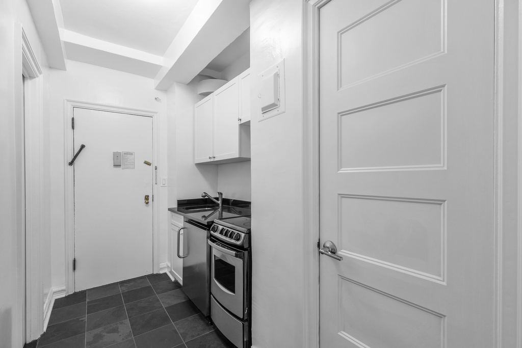 LOW FEE Second Avenue Studio - Photo 1