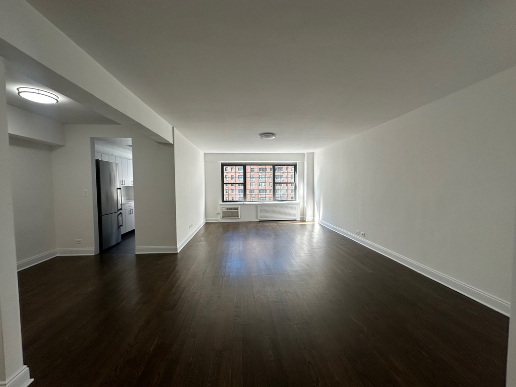 157 East 57th Street - Photo 1