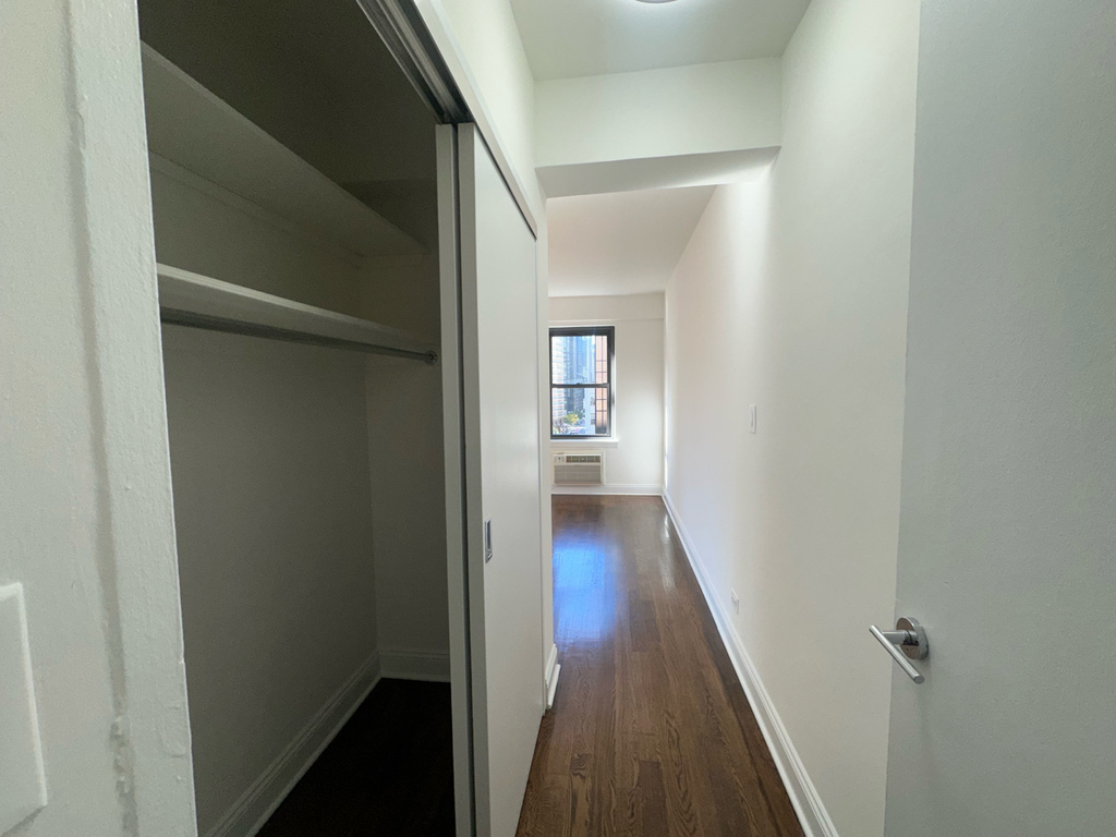 157 East 57th Street - Photo 14