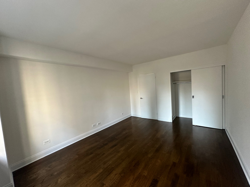157 East 57th Street - Photo 13
