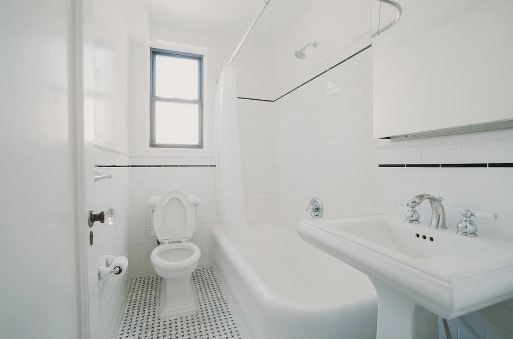 East 68th Street - Photo 10
