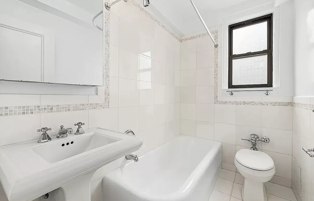 East 68th Street - Photo 4