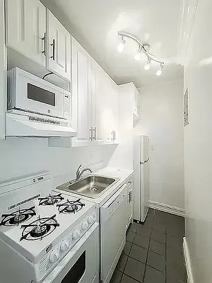 226 East 74th Street - Photo 2