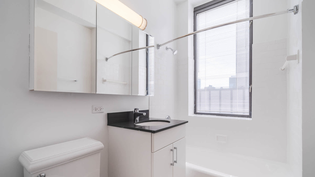 505 W. 54th St. - Photo 12