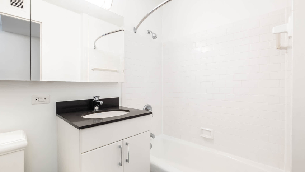505 W. 54th St. - Photo 13