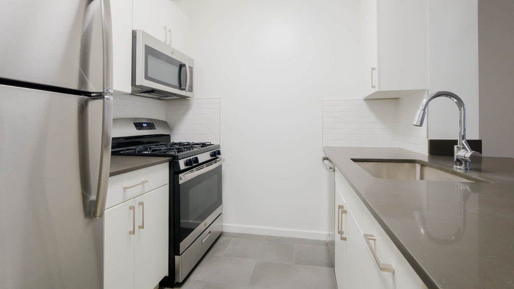 505 W. 54th St. - Photo 4