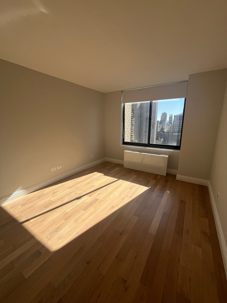 235 West 46th Street - Photo 7