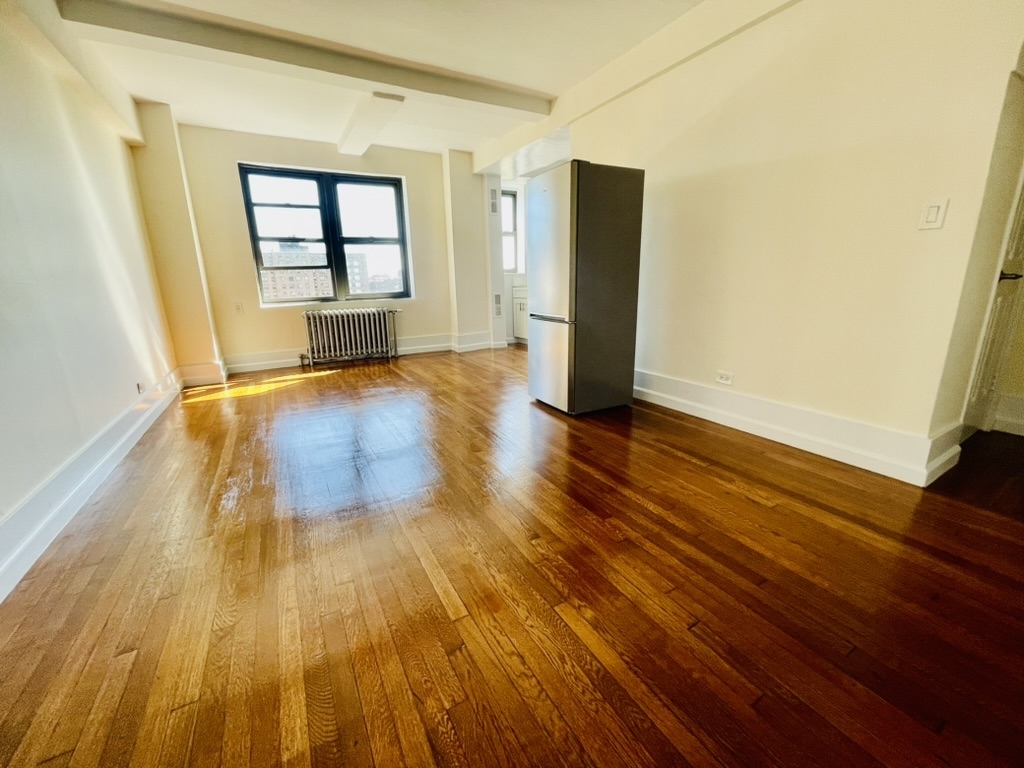 850 Amsterdam Avenue - Photo 3