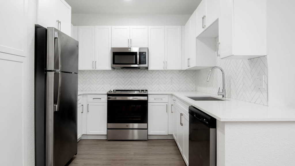 12629 El Camino Real - Photo 2