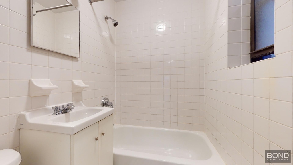 West 51 Street - Photo 4