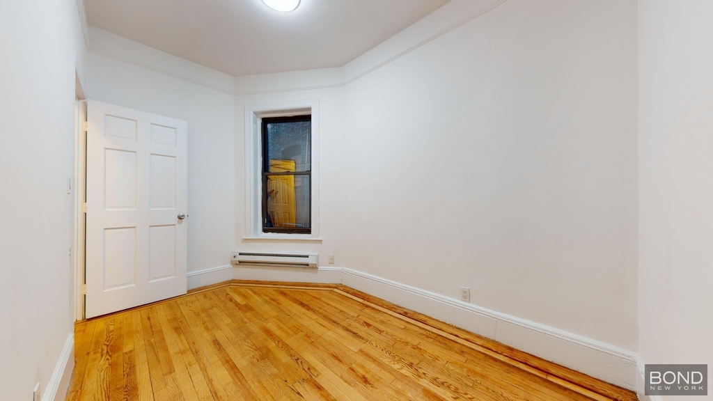 West 51 Street - Photo 3