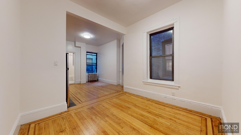 West 51 Street - Photo 1