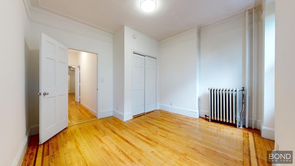 West 51 Street - Photo 2