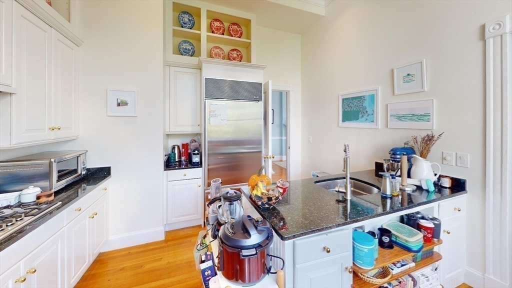 22 Beacon St. - Photo 2