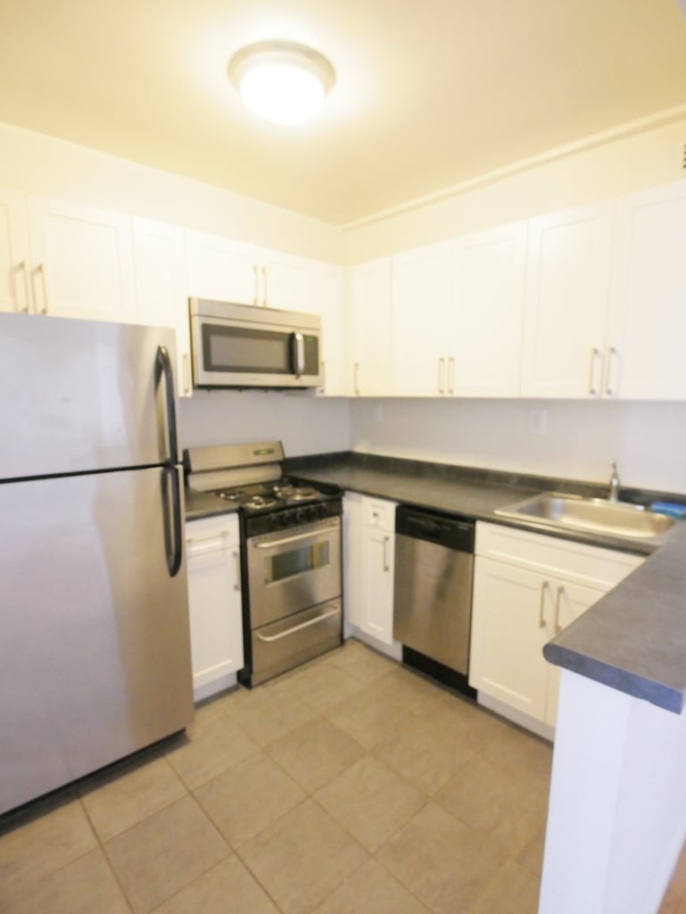 77 5th Avenue - Photo 3